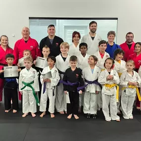 Group of kids taking a photo at Dojo Karate in Eden Prairie, MN