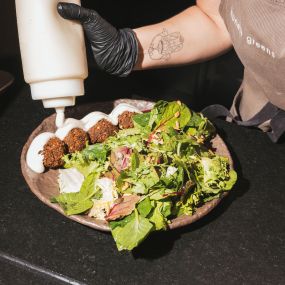 Falafel Casero con Salsa Tahini.