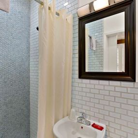 Queen Guest Bathroom