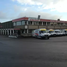 Straßenansicht Gneisenaustraße 41
linke Seite PKW-Werkstatt
Mitte Verkauf
rechte Seite LKW-Werkstatt