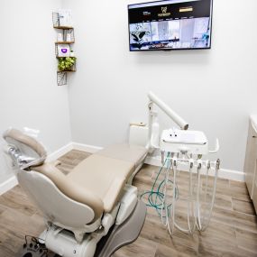 San Antonio dentists, Dr. Hiba Abusaid & Dr. Areej Alankar

Clean, Modern Treatment Rooms with Patient Amenities

Henwood Family Dentistry
9240 Guilbeau Rd Unit 128
San Antonio, TX 78250
210-681-5999
https://henwoodfamilydentistry.com