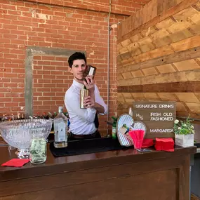 hire bartender for wedding