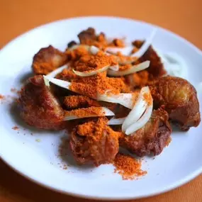 4 pieces. Grilled chicken wings with green peppers and onions dipped in suya powder