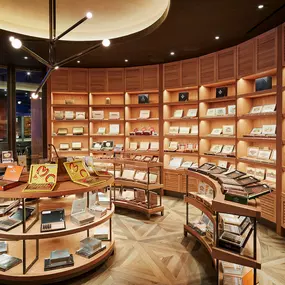 Montecristo Cigar Bar Paris in Las Vegas boasts an elegant French-inspired décor with a state-of-the-art ventilation and air purification system, ensuring a comfortable guest experience. You’ll find your perfect pairing here with over 300 renowned cigar brands and exciting crafted cocktails. Montecristo Cigar Bar Paris features an exceptional variety of cigars and spirits, offering guests one of the finest cigar lounge experiences in Las Vegas.