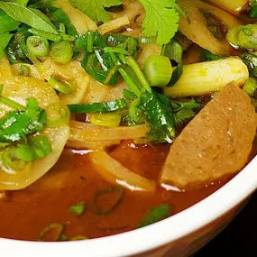 Enjoy a made-to-order Bun Bo Hue at 2Geaux Pho Bar in Harrah's New Orleans. Visit 2Geaux Pho Bar to grab a made-to-order Vietnamese meal. Enjoy Pork Spring Rolls, Beef Pho, Banh Mi or Bun Bo Hue all with quick and easy pick up so you can snack and get back to the excitement at Caesars New Orleans. Have a craving for comfort food? 2Geaux Pho Bar offers convenient Vietnamese classics until 1 AM Friday through Sunday. Step up to the counter and be greeted by Mrs. Phi for friendly service with a smi