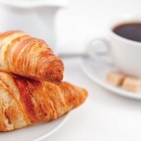 Conveniently located in the casino lobby of Isle Waterloo Casino Hotel in Waterloo Iowa, Simply Yummy Baking Company offers grab-and-go breakfast options. Or pull up a chair and enjoy freshly brewed specialty coffees and exciting pastries.