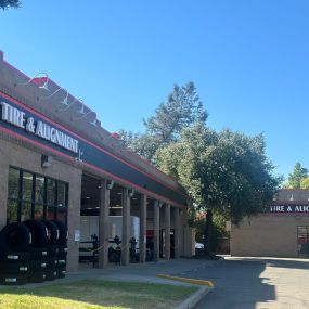 Bild von Old Town Tire & Alignment