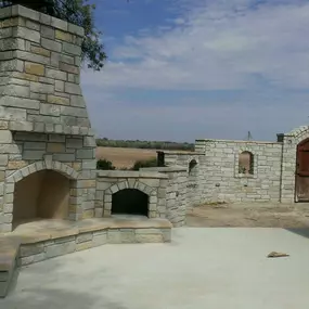 Custom Outdoor Stone Fireplaces San Antonio | Free Estimate (210) 380-5521