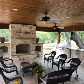 Modern Outdoor Fireplace Builder San Antonio | Free Estimate (210) 380-5521