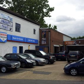 Shannon Corner Service Centre Ltd | Tyre fitting in New Malden