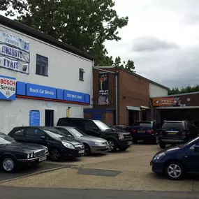 Shannon Corner Service Centre Ltd | Tyre fitting in New Malden