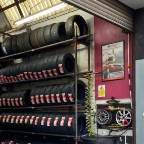 Bild von Spon End Tyres