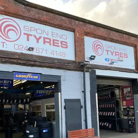 Bild von Spon End Tyres