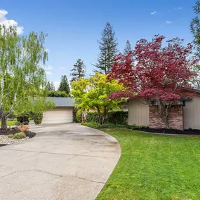 Bild von The Parikh Team | Sotheby’s Int’l Realty | Dev Parikh & Raquel Oliveira Parikh | SF East Bay Real Estate