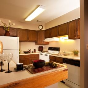 Kitchen - Cranbrook Hills Apartments