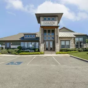 Overlook at Stone Oak Park Apartments