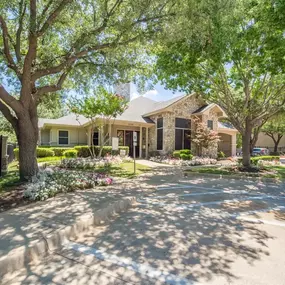 Beautifully landscaped  at Edgewood Village