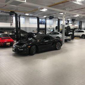 Bild von Porsche Englewood Parts Center