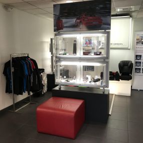 Bild von Porsche Englewood Parts Center