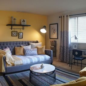 Living Room Alternative - Rossbrooke Apartments & Townhomes