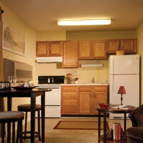 Kitchen - Rossbrooke Apartments & Townhomes