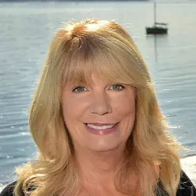Bild von Coldwell Banker Park Shore | Wendy Crenshaw, Certified Residential Specialist