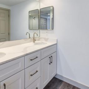 Bathroom at Arrive Los Carneros II