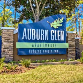 front entrance sign of Auburn Glen Apartments