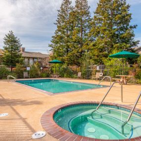 Pool and jacuzzi at Meadowrock Apartments in Santa Rosa, CA 95403