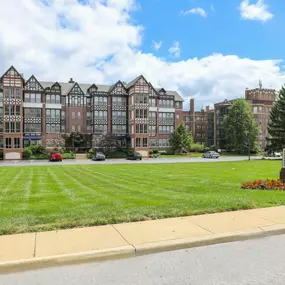 Exterior View of Ingram Manor Apartments