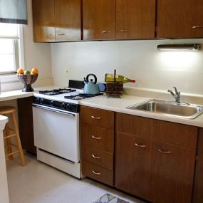 Kitchen - Holiday Gate Apartments