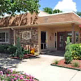 Exterior building at Forest Glen Apartments