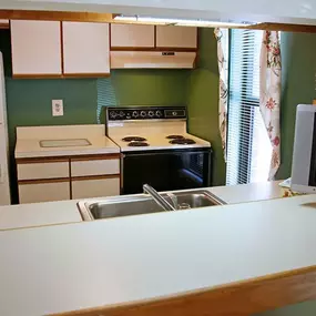 Kitchen Bar - The Bluffs at Clary's Forest