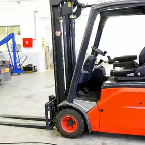 OUR TEAM OFFERS A COMPREHENSIVE RANGE OF FORKLIFT SERVICES TO HELP YOU KEEP YOUR FLEET IN GREAT CONDITION.