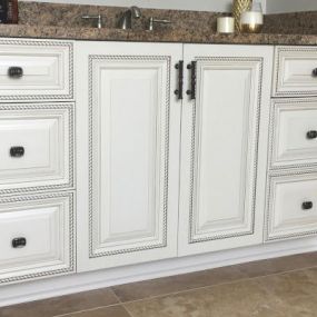 WE OFFER A COMPREHENSIVE RANGE OF SERVICES TO HELP YOU UPGRADE YOUR CABINETS.