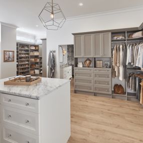 We offer free consulting and custom closet design services upon request.