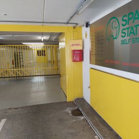 Bild von DHL Express Service Point (Space Station Self Storage Swiss Cottage)