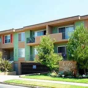 Building exterior at 3130 Bagley Ave in Los Angeles, CA 90034