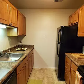 Kitchen - Cedar Run Apartments