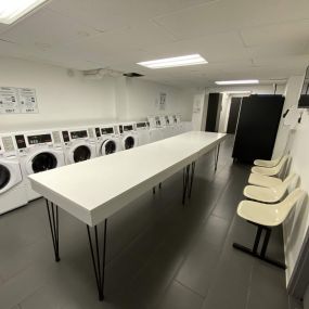 24/7 Laundry Room