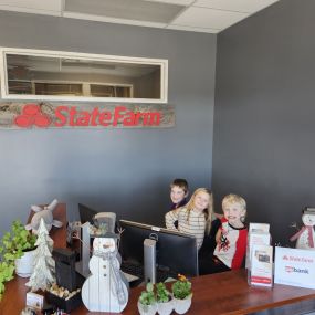 Schools closed for Martin Luther King Day, means 3 new faces at our front desk. Lucky for us, they are easily compensated in snacks & are also really cute!