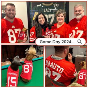 Posting this late, but got a great pic with the Blevins family on game day! Jack & Coco had their own MAHOMES & MAAUTO jerseys, and we got to see that final touchdown with family and friends. ???????? Have a great weekend everyone!