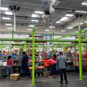 We had a wonderful time volunteering today at the @houstonfoodbank ! Great to see all my fellow State Farm Agents and Team Members coming together to help.. especially after the week we have had here in Houston.