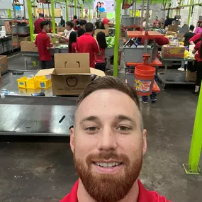 We had a wonderful time volunteering today at the @houstonfoodbank ! Great to see all my fellow State Farm Agents and Team Members coming together to help.. especially after the week we have had here in Houston.