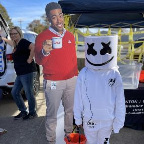 Jake had such a good time at the fall fest this year! He met many fun new friends and got to say hi to some old ones.