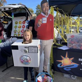 Jake had such a good time at the fall fest this year! He met many fun new friends and got to say hi to some old ones.