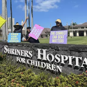 Car seat safety day! 
#goodneighbor #shrinershospitalsforchildren #carseatsafety