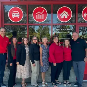 We were lucky enough to get a special visit from State Farm CEO and President, Jon Farney last month! 
Here are some photos of him visiting with Ginger, Rene and Sam from our Pullman office and Jamie, Judy and Shannon from our Valley and Downtown offices. He is a great leader and we’re thrilled he chose to visit our office!