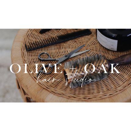 Logo von Olive & Oak Hair Studio