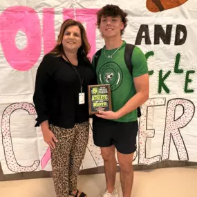 Your Nanette Mulkey State Farm Athlete of the Month is Holden Bremer!!

For the month, Holden has piled up 419 yards on 43 attempts and 6 TD’s (that’s a whopping 9.74 yards per rush!!) As a receiver, Holden has 11 receptions for 141 yards and another TD.

Keep it up Holden!!!????

#mulkeyinsurance
#FoxesFight
#footballseason
#meangreen
#GoFightWin